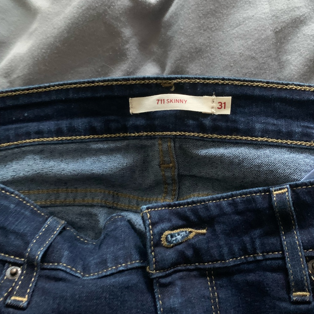 Levis 711 Jeans